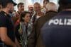 La MEP Benedetta Scuderi (L) y el senador Marco Croatti (R) son recibidos a su llegada al aeropuerto de Fiumicino, junto con otros parlamentarios italianos que formaban parte de la Flotilla Global Sumud (GSF) y fueron liberados por las autoridades israelíes después de que interceptaran los buques de la GSF con destino a Gaza, en Fiumicino (Roma), Italia, 03 de octubre de 2025. La GSF es una iniciativa marítima internacional con representantes de más de 40 países que comenzó a navegar en agosto de 2025 con destino a la Franja de Gaza, con el objetivo de romper el bloqueo israelí y entregar ayuda humanitaria a Gaza. (Italia, Roma) EFE/EPA/TELENEWS
