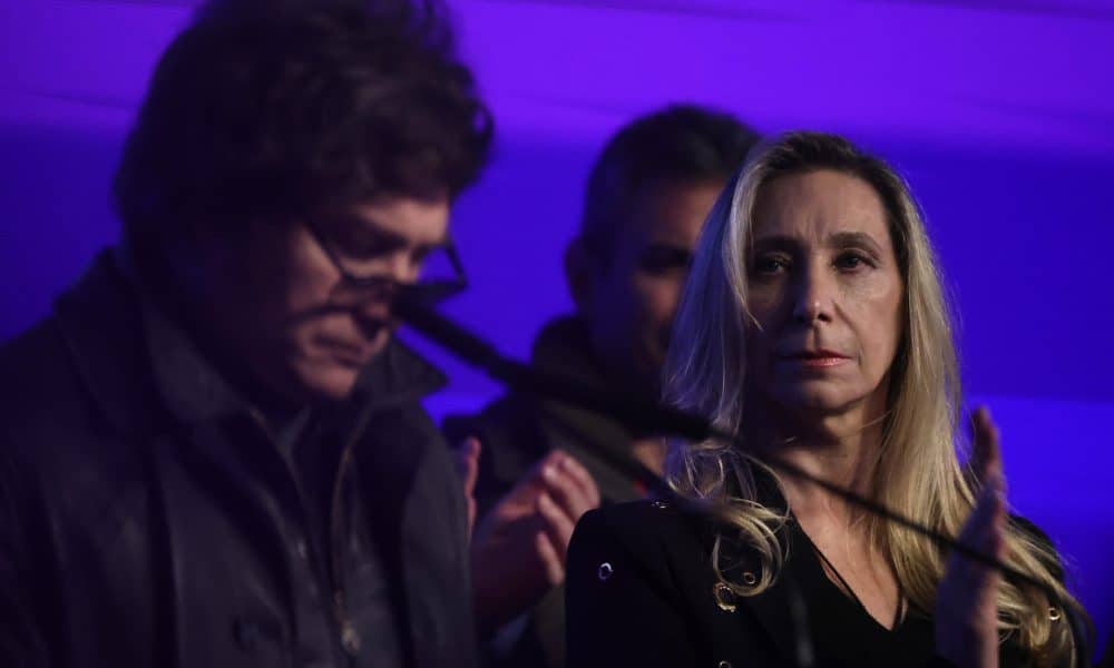 Fotografía de archivo de Karina Milei (d), hermana del presidente de Argentina, Javier Milei (i), en Buenos Aires (Argentina). EFE/ Juan Ignacio Roncoroni