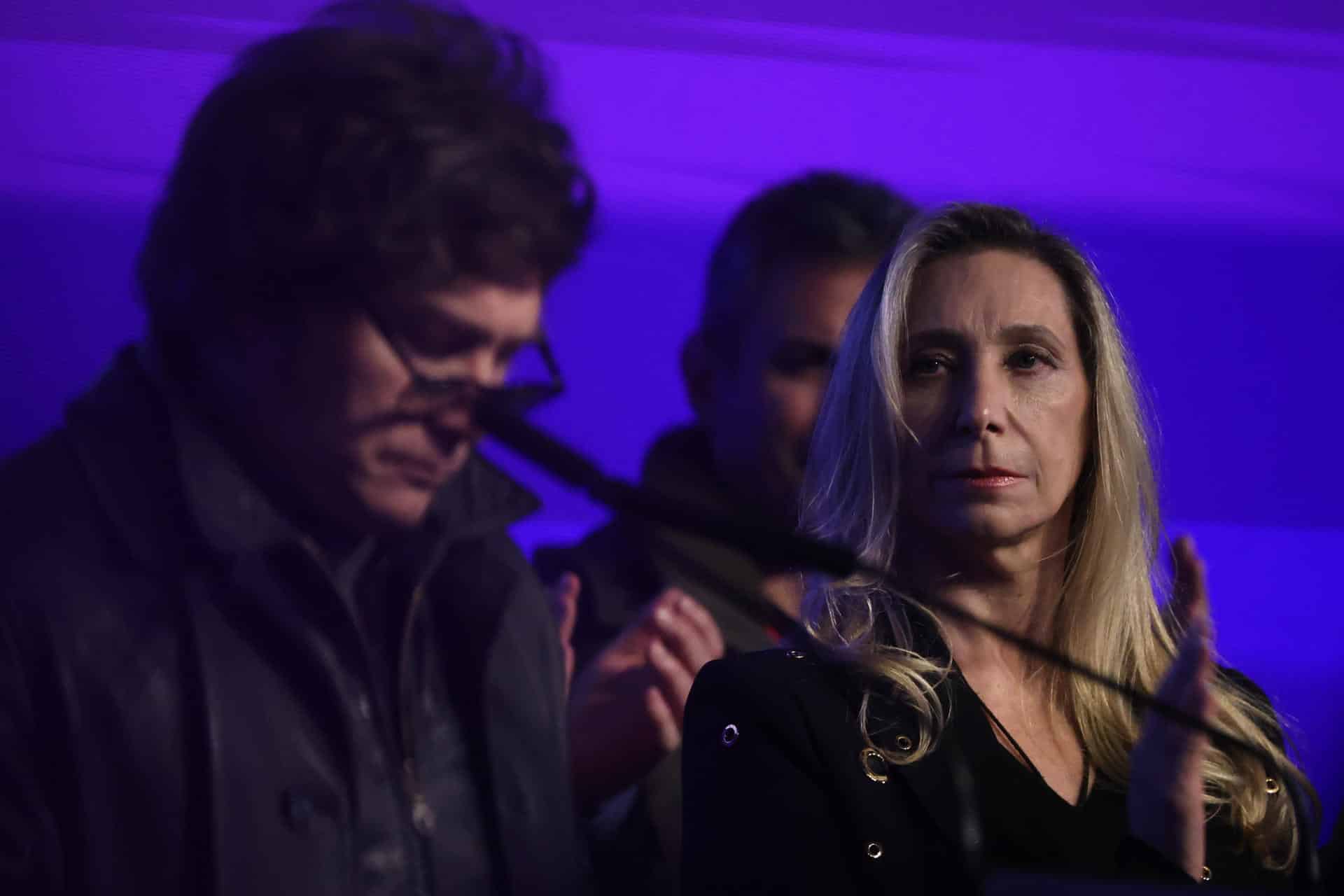 Fotografía de archivo de Karina Milei (d), hermana del presidente de Argentina, Javier Milei (i), en Buenos Aires (Argentina). EFE/ Juan Ignacio Roncoroni