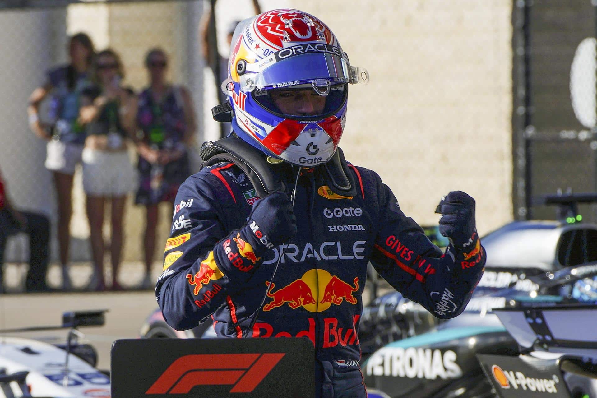 AUSTIN (EEUU), 19/10/2025.- El cuádruple campeón del mundo neerlandés Max Verstappen (Red Bull), que saldrá primero en el Gran Premio de Estados Unidos de Fórmula Uno; festeja su 'pole' tras la calificación en el Circuito de las Américas de Austin (Texas). EFE/EPA/DUSTIN SAFRANEK