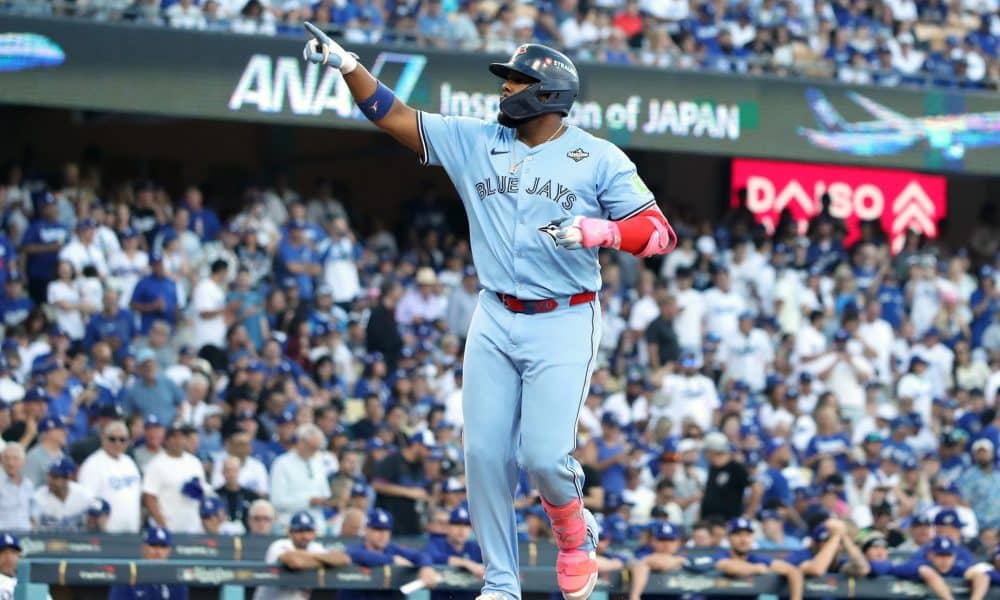 Vladimir Guerrero Jr. de los Azulejos de Toronto Jays señala hacia las gradas después de conectar un jonrón en solitario contra el lanzador de los Dodgers de Los Ángeles Blake Snell durante la primera entrada del quinto juego de la Serie Mundial de la MLB. EFE/EPA/CAROLINE BREHMAN
 
//////////
 
LOS ANGELES (United States), 30/10/2025.- Toronto Blue Jays Vladimir Guerrero Jr. points into the stands after hitting a solo home run off Los Angeles Dodgers pitcher Blake Snell during the first inning of the MLB World Series game five between the Toronto Blue Jays and the Los Angeles Dodgers in Los Angeles, California, USA, 29 October 2025. EFE/EPA/CAROLINE BREHMAN