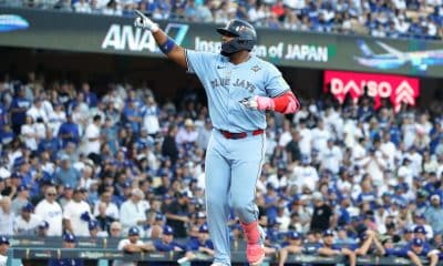 Vladimir Guerrero Jr. de los Azulejos de Toronto Jays señala hacia las gradas después de conectar un jonrón en solitario contra el lanzador de los Dodgers de Los Ángeles Blake Snell durante la primera entrada del quinto juego de la Serie Mundial de la MLB. EFE/EPA/CAROLINE BREHMAN
 
//////////
 
LOS ANGELES (United States), 30/10/2025.- Toronto Blue Jays Vladimir Guerrero Jr. points into the stands after hitting a solo home run off Los Angeles Dodgers pitcher Blake Snell during the first inning of the MLB World Series game five between the Toronto Blue Jays and the Los Angeles Dodgers in Los Angeles, California, USA, 29 October 2025. EFE/EPA/CAROLINE BREHMAN