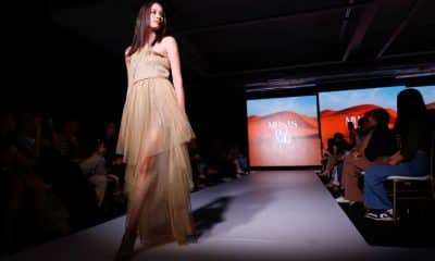 Una modelo fue captada este viernes, 10 de octubre, al lucir un diseño de los estudiantes del Instituto de Alta Costura Diseño y Moda, durante un desfile del Asunción Fashion Week 2025, en Asunción (Paraguay). EFE/Juan Pablo Pino