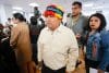 El presidente de la Confederación de Nacionalidades Indígenas del Ecuador (Conaie), Marlon Vargas, junto a familiares y compañeros de los doce indígenas detenidos en las protestas del 22 de septiembre en la ciudad de Otavalo (Ecuador) comparece ante la comisión de Derechos Humanos de la Asamblea Nacional, este martes, en Quito (Ecuador). EFE/ José Jácome
