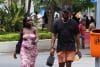 Personas permanecen en una plaza pública este jueves, en Tapachula (México). EFE/Juan Manuel Blanco

