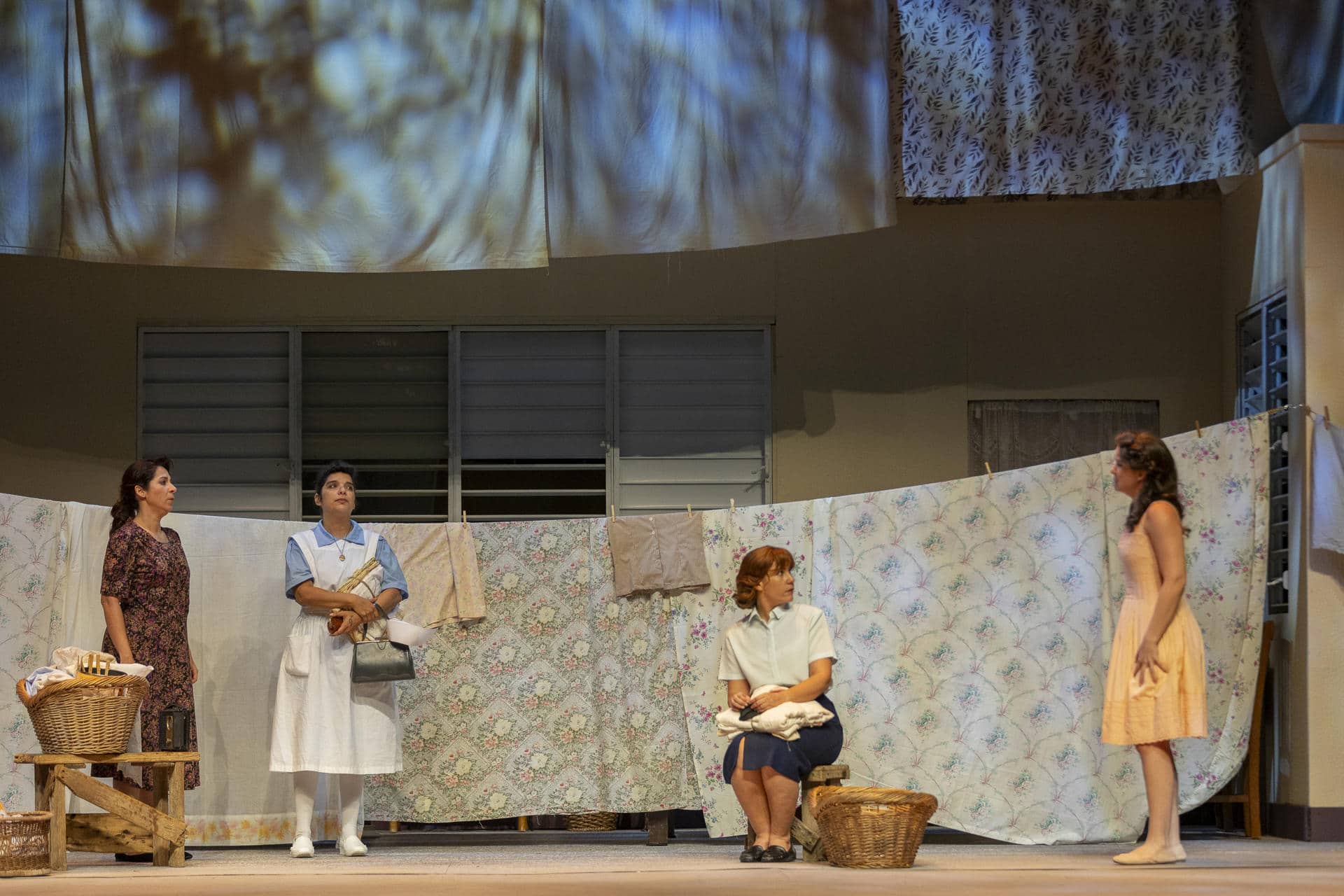 Fotografía del 23 de Octubre de 2025 cedida por Javier del Valle Beltran, que muestra a un grupo de actores durante la presentación de la obra de teatro 'Las Borinqueñas', en San Juan (Puerto Rico). EFE/ Javier del Valle Beltran
