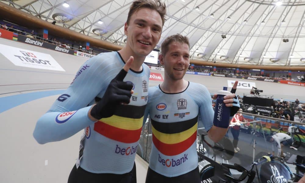 Lindsay de Vylder y Fabio Van Den Bossche, de Bélgica celebran tras ganar en la prueba Madison 50k en Santiago (Chile). EFE/Osvaldo Villarroel