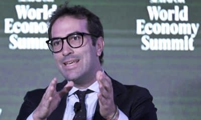 El ministro español de Economía, Comercio y Empresa, Carlos Cuerpo, habla durante una charla titulada 'Desbloqueando el Crecimiento de la UE' en el marco de la edición de otoño de la Cumbre de la Economía Mundial este miércoles, en la sede de Semafor en Washington (Estados Unidos). EFE/ Lenin Nolly