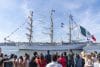 Personas despiden al buque escuela de la Armada Mexicana Cuauhtémoc este sábado, en Nueva York (EE.UU.). EFE/Ángel Colmenares
