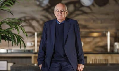 El experto en medioambiente, sociedad y gobierno corporativo (ESG por sus siglas en inglés) John Elkington, en una entrevista con EFE. EFE / Rodrigo Jiménez