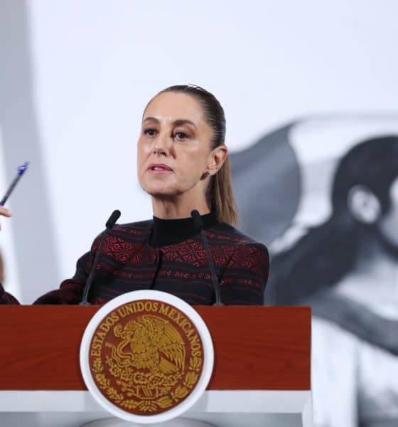 La presidenta de México Claudia Sheinbaum, habla durante una rueda de prensa este jueves en Palacio Nacional de la Ciudad de México (México).EFE/Mario Guzmán