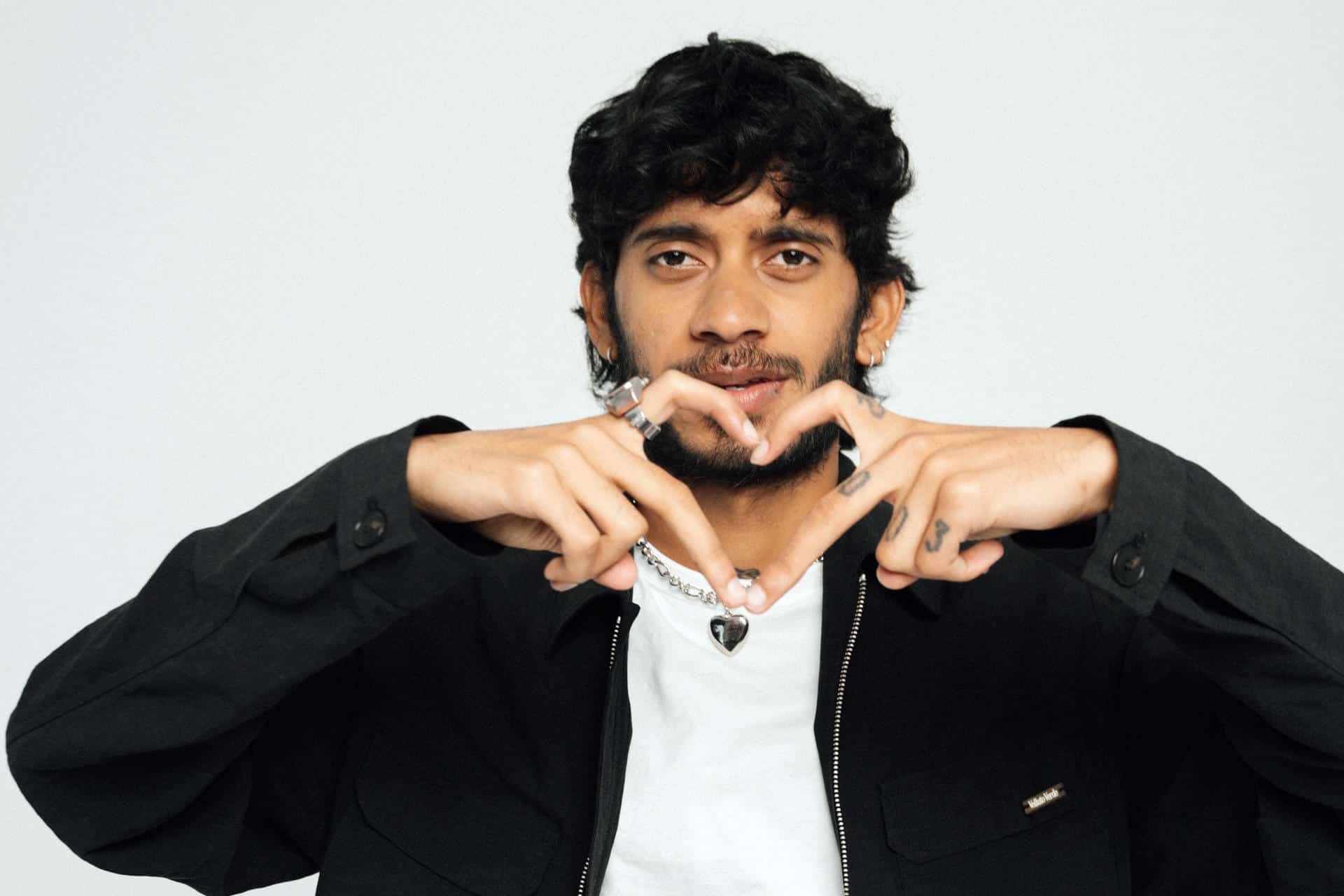 Fotografía sin fecha específica cedida por Sony Music Latin del cantautor venezolano Marcelo Rubio, quien figuró en el "radar" de artistas emergentes de Billboard en 2024 y ha destacado en la Latin Alternative Music Conference (LAMC). EFE/ Sony Music Latin /SOLO USO EDITORIAL/ NO VENTAS/ SOLO DISPONIBLE PARA ILUSTRAR LA NOTICIA QUE ACOMPAÑA (CRÉDITO OBLIGATORIO)