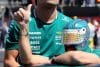 El español Fernando Alonso de Aston Martin, usa una máscara durante el desfile de pilotos previo al Gran Premio de México de la Fórmula Uno este domingo, en el Autódromo Hermanos Rodríguez en Ciudad de México (México). EFE/ Mario Guzmán