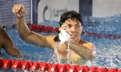 Erick Blandón de Nicaragua celebra al ganar la medalla de oro en los 50 metros dorso este martes, en los XII de los Juegos Centroamericanos. EFE / Fernando Ruiz