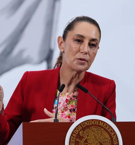 La presidenta de México, Claudia Sheinbaum, habla durante su conferencia de prensa matutina este lunes, en Palacio Nacional de la Ciudad de México (México). EFE/ Mario Guzmán