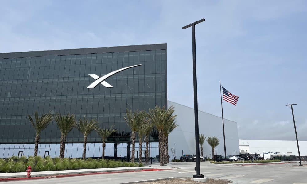 Fotografía de archivo del edificio de la empresa aeroespecial SpaceX, en la ciudad de Starbase a las afueras de Brownsville, en el sur de Texas (EE.UU.). 
EFE/Alejandra Arredondo