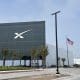 Fotografía de archivo del edificio de la empresa aeroespecial SpaceX, en la ciudad de Starbase a las afueras de Brownsville, en el sur de Texas (EE.UU.). 
EFE/Alejandra Arredondo
