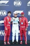 AMDEP7733. CIUDAD DE MÉXICO (MÉXICO), 25/10/2025.- El británico Lando Norris (c) de McLaren, el monegasco Charles Leclerc (i) de Ferrari y el británico Lewis Hamilton de Ferrari posan al finalizar la sesión de clasificación del Gran Premio de México de la Fórmula Uno este sábado, en el Autódromo Hermanos Rodríguez en Ciudad de México (México). EFE/ Mario Guzmán