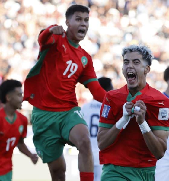 Yassir Zabiri (d) de Marruecos celebra un gol en un partido de cuartos de final de la Copa Mundial Sub-20. EFE/Elvis González