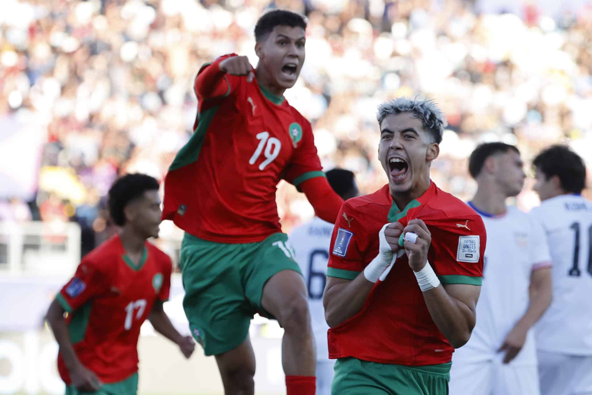 Yassir Zabiri (d) de Marruecos celebra un gol en un partido de cuartos de final de la Copa Mundial Sub-20. EFE/Elvis González