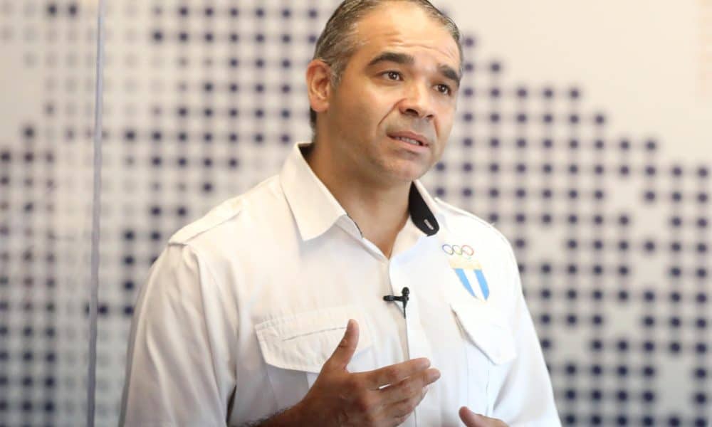 El director ejecutivo de los XII Juegos Centroamericanos Guatemala 2025, José Gabriel del Busto, durante una entrevista con EFE en el Palacio de los Deportes, en Ciudad de Guatemala. EFE/Fernando Ruiz