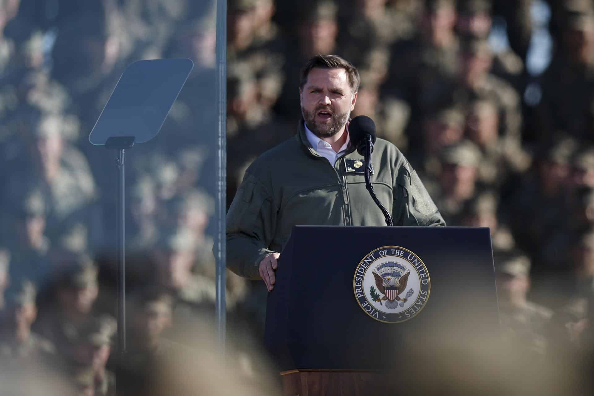El vicepresidente de Estados Unidos, JD Vance, al intervenir este sábado, 18 de octubre, durante la conmemoración del 250 aniversario del Cuerpo de Marines estadounidense, en el Campo Pendleton, en Oceanside (CA, EE.UU.). EFE/Caroline Brehman