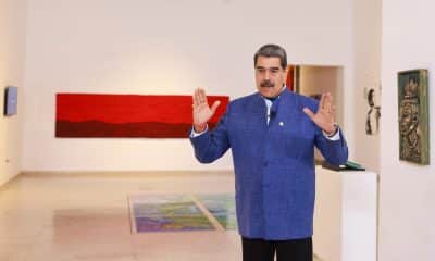 Fotografía cedida por el Palacio de Miraflores del presidente de Venezuela, Nicolás Maduro, hablando durante la transmisión del programa Maduro +, este lunes en Caracas (Venezuela). EFE/ Palacio Miraflores