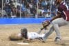 Haroldo Medina de Guatemala llega a tocar la almohadilla durante la final del sóftbol ante Panamá este martes en los XII de los Juegos Centroamericanos. EFE/ Alex Cruz