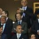 El presidente del PSG Nasser Al-Khelaïfi (d) junto al presidente de la UEFA Aleksander Čeferin (c) y el presidente del FC Barcelona, Joan Laporta (i), el 1 de octubre, antes del partido de la primera fase de la Liga de Campeones que Barça y Paris Saint Germain, en el estadio olímpico Lluis Companys. EFE/Alejandro García