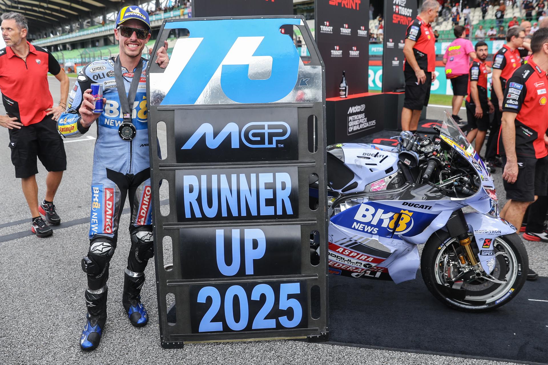 Alex Márquez (Gresini Racing), tras proclamarse subcampeón del mundo de MotoGP, en el Gran Premio de Malasia disputado en el circuito de Sepang. EFE/EPA/FAZRY ISMAIL