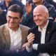 El presidente de la FIFA, Gianni Infantino (d), participa junto al ganador de las elecciones presidenciales en Bolivia, Rodrigo Paz Pereira, durante un evento por el centenario de la Federación Boliviana de Fútbol (FBF) en La Paz (Bolivia). EFE/Gabriel Márquez