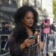Una creadora de contenido habla en una transmisión en vivo antes de la sentencia del rapero estadounidense Sean 'Diddy' Combs fuera del tribunal federal en Nueva York,EE.UU. EFE/SARAH YENESEL
 
//////////
 
NEW YORK (United States), 03/10/2025.- A content creator speaks on a live stream before the sentencing of US rapper and record executive Sean 'Diddy' Combs outside federal court in New York, New York, USA, 03 October 2025. Combs was found guilty of two counts of transportation to engage in prostitution in July. (Nueva York) EFE/EPA/SARAH YENESEL