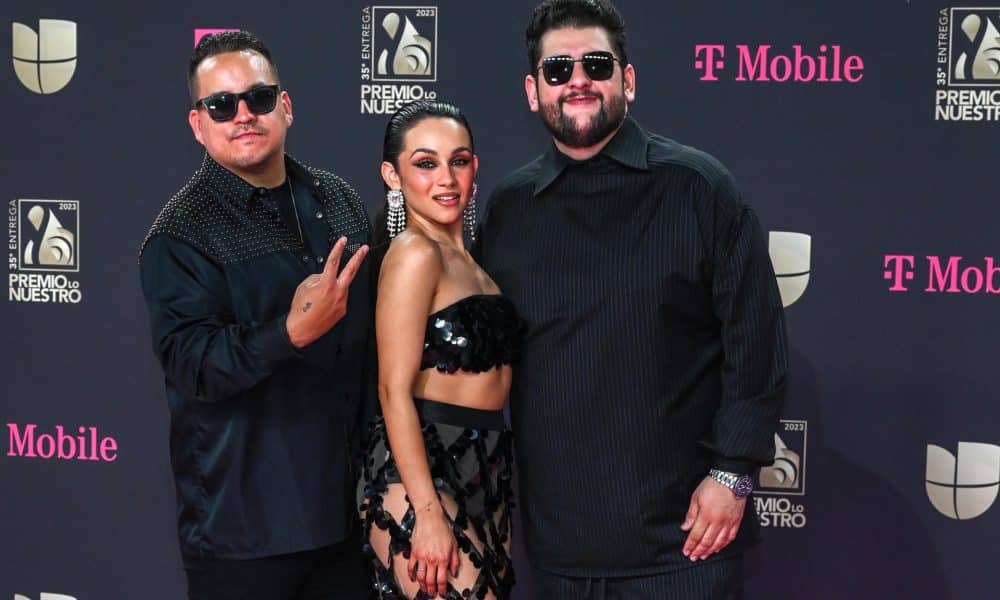 Pablo Preciado, Melissa Robles y Román Torres del grupo Matisse posan en la alfombra magenta de los Premio Lo Nuestro en el Miami-Dade Arena, en Miami, Florida (EEUU). Imagen de archivo. EFE/ Giorgio Viera