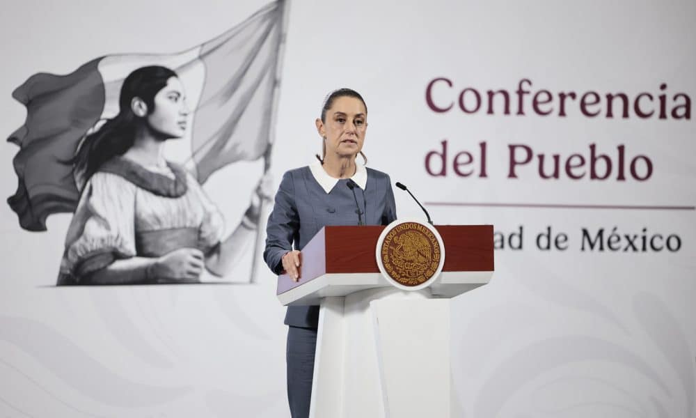 La presidenta de México, Claudia Sheinbaum, participa durante su conferencia de prensa matutina este miércoles en Palacio Nacional de la Ciudad de México (México). EFE/José Méndez