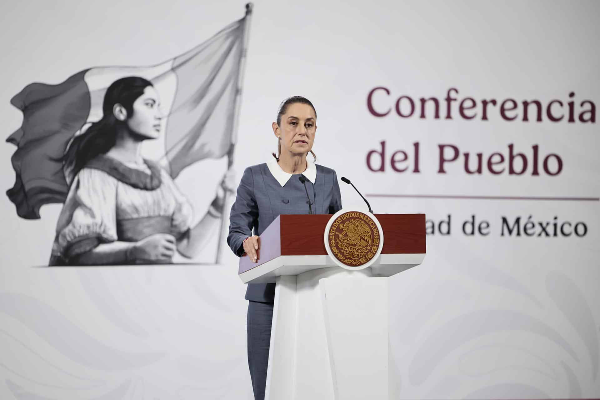 La presidenta de México, Claudia Sheinbaum, participa durante su conferencia de prensa matutina este miércoles en Palacio Nacional de la Ciudad de México (México). EFE/José Méndez