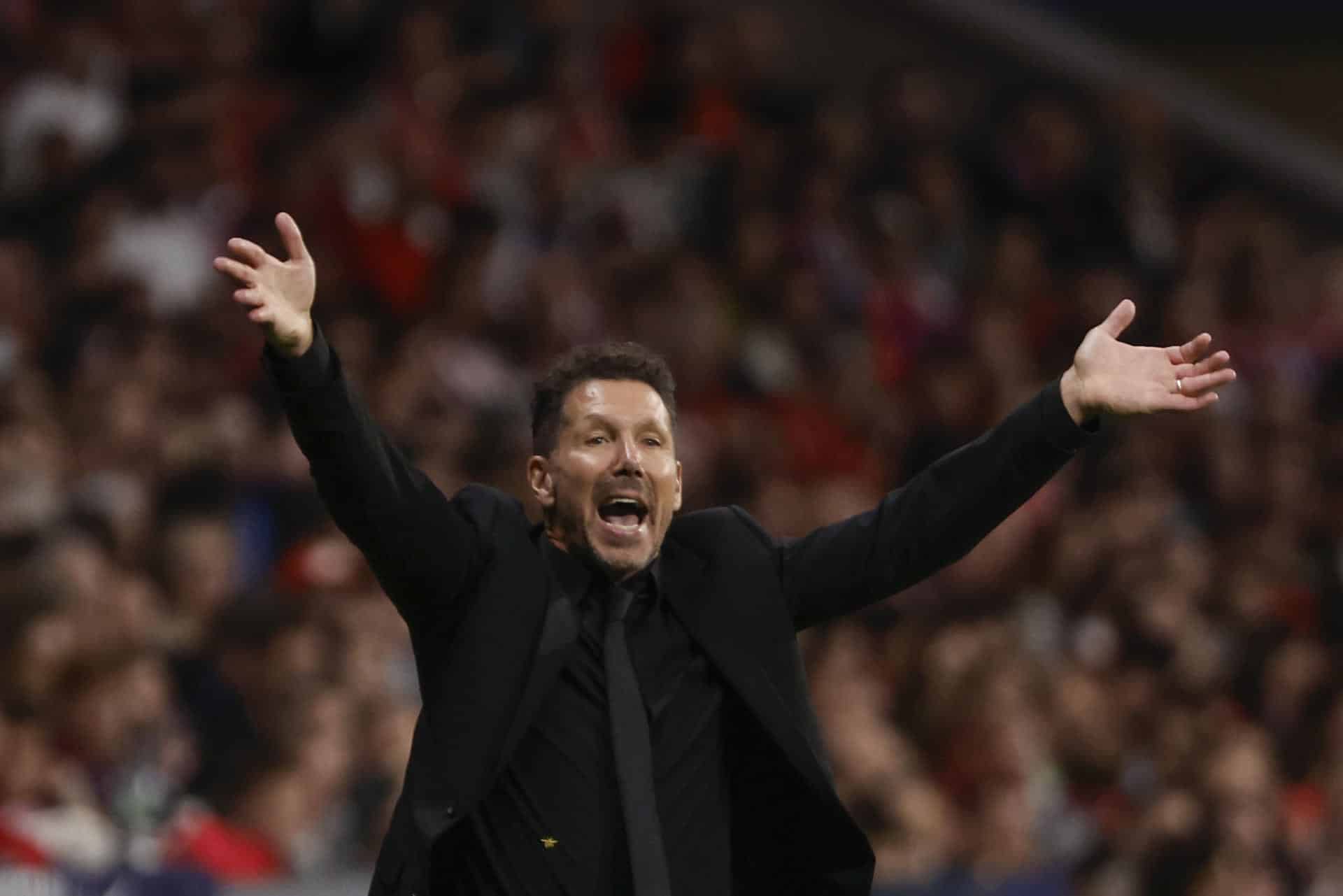 El técnico argentino del Atlético de Madrid, Diego Pablo Simeone, en el estadio Metropolitano, en Madrid. EFE/ Sergio Pérez