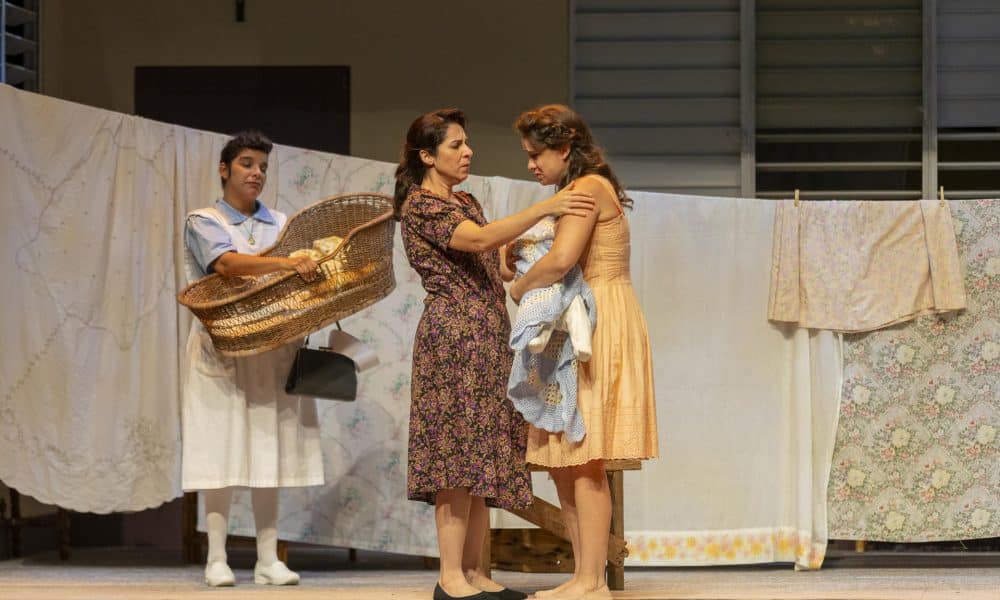 Fotografía del 23 de Octubre de 2025 cedida por Javier del Valle Beltran, que muestra un grupo de actores durante la presentación de la obra de teatro 'Las Borinqueñas', en San Juan (Puerto Rico). EFE/ Javier Del Valle Beltran /SOLO USO EDITORIAL/ NO VENTAS/ SOLO DISPONIBLE PARA ILUSTRAR LA NOTICIA QUE ACOMPAÑA (CRÉDITO OBLIGATORIO)