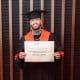 Fotografía tomada de la cuenta oficial @nickyjam en la red social instagram del cantante estadounidense Nicky Jam posando al recibir el doctorado honoris causa en Industrias creativas y emprendimiento cultural este jueves, en la Universidad de la Costa, en Barranquilla (Colombia). EFE/ @nickyjam