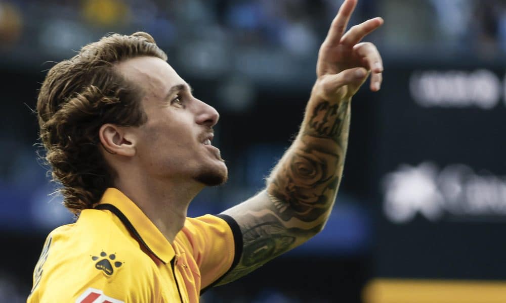 El defensa del RCDE Espanyol Carlos Romero celebra su gol ante el Elche durante el partido de la jornada 10 de la LaLiga entre el Espanyol y el Elche, en el RCDE Stadium en Barcelona.-EFE/ Toni Albir