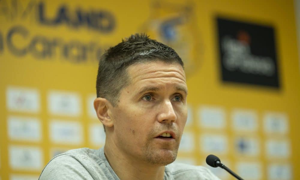 El entrenador del Dreamland Gran Canaria, Jaka Lakovic, comenta en rueda de prensa el partido que su equipo juega contra Unicaja en la segunda jornada de la Liga Endesa. EFE/Quique Curbelo