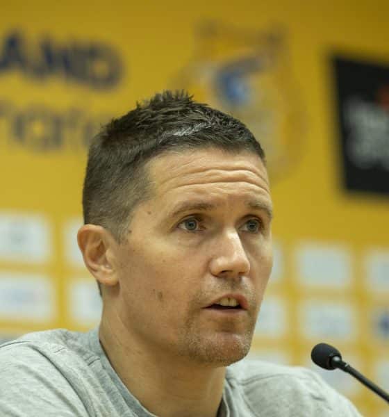 El entrenador del Dreamland Gran Canaria, Jaka Lakovic, comenta en rueda de prensa el partido que su equipo juega contra Unicaja en la segunda jornada de la Liga Endesa. EFE/Quique Curbelo