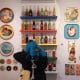Una mujer observa la exposición ‘La colección, con todas sus letras’ este jueves, en el Museo del Objeto (MODO) en Ciudad de México (México). EFE/Alex Cruz