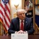 El presidente de Estados Unidos, Donald Trump, en la Sala del Gabinete de la Casa Blanca en Washington, DC, EE.UU. EFE/YURI GRIPAS