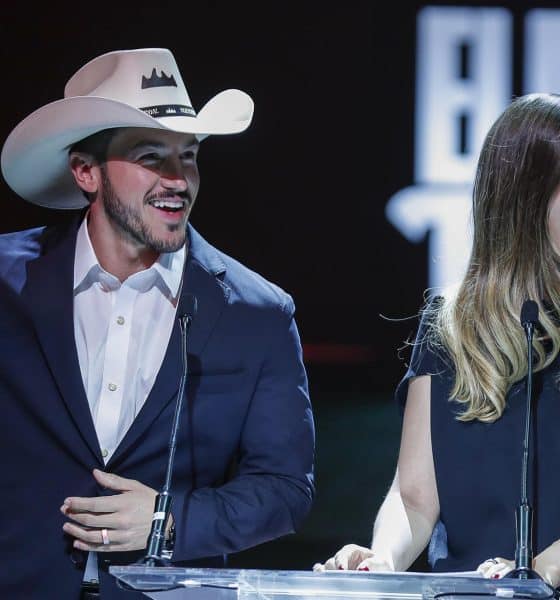 El gobernador de Nuevo León,  Samuel García y su esposa Mariana Rodríguez Cantú, participan en una rueda de prensa, este martes en Ciudad de México (México). EFE/Isaac Esquivel
