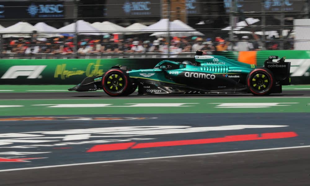 El español Fernando Alonso de Aston Martin, participa durante la tercera sesión de entrenamientos del Gran Premio de México de la Fórmula Uno este sábado, en el Autódromo Hermanos Rodríguez en Ciudad de México (México). EFE/ Mario Guzmán