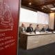 De izquierda a derecha, el presidente de la comisión organizadora, el embajador Carlos Chávez Tafur, el director del Instituto Cervantes, Luis García Montero, el alcalde de Arequipa, Victor Hugo Rivera, el director de la Real Academia Española (RAE), Santiago Muñoz y el rector de la Universidad Nacional de San Agustín de Arequipa (UNSA), Hugo Rojas Flores, en la rueda de prensa de presentación del X Congreso de la Lengua Española este 13 de octubre de 2025, en Arequipa (Perú). EFE/ Paolo Aguilar