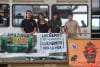 Integrantes de la 'Flotilla Yaku Mama' (Madre Agua, en quechua), compuesta por representantes de pueblos indígenas y miembros de la sociedad civil y que navegarán por el río Amazonas hasta Belém (Brasil) para denunciar los efectos del extractivismo en la cumbre mundial del clima (COP30) fueron captados este jueves, 16 de octubre, en El Coca (Ecuador). EFE/Iván Izurieta