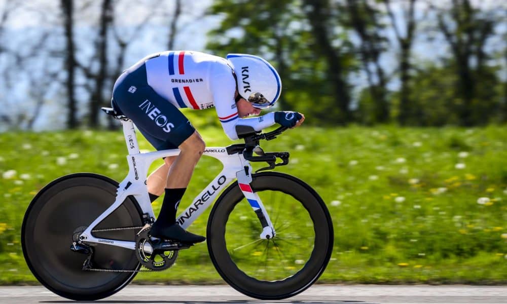 Fotografía de Laurent Gillieron, en la que puede verse en una imagen de archivo del 26 de abril de 2022 al ciclista británico Ethan Hayter, entonces en las filas del Ineos. EFE