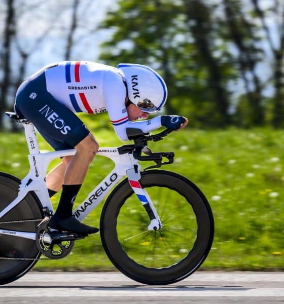 Fotografía de Laurent Gillieron, en la que puede verse en una imagen de archivo del 26 de abril de 2022 al ciclista británico Ethan Hayter, entonces en las filas del Ineos. EFE
