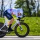 Fotografía de Laurent Gillieron, en la que puede verse en una imagen de archivo del 26 de abril de 2022 al ciclista británico Ethan Hayter, entonces en las filas del Ineos. EFE